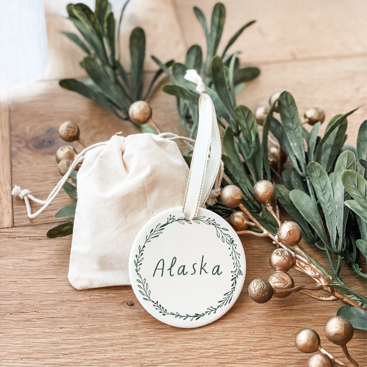 Classic Christmas Ceramic Decoration - Circle - Wreath Green