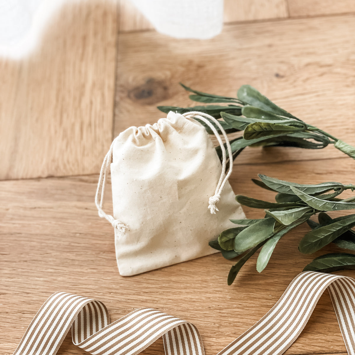 Classic Christmas Ceramic Decoration - Circle - Gardening